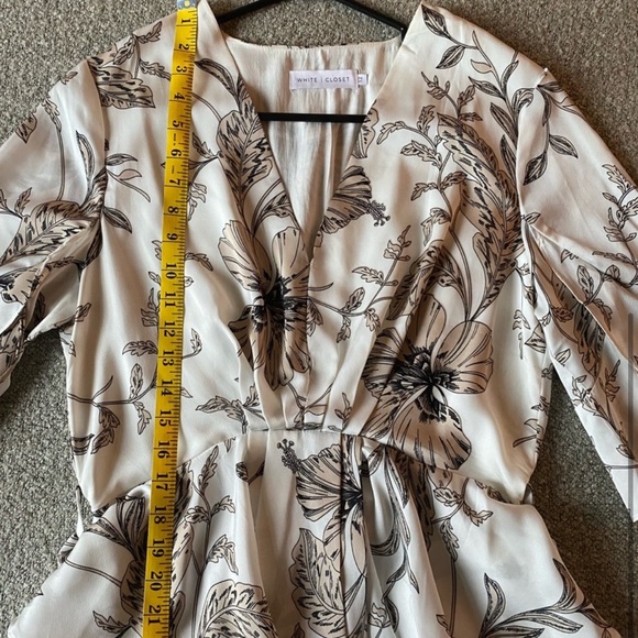 Beige and white floral blouse - Picture 2 of 5